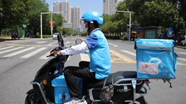 高校開學(xué)季，看外賣小哥、保安和核酸檢測(cè)員的勵(lì)志求學(xué)路