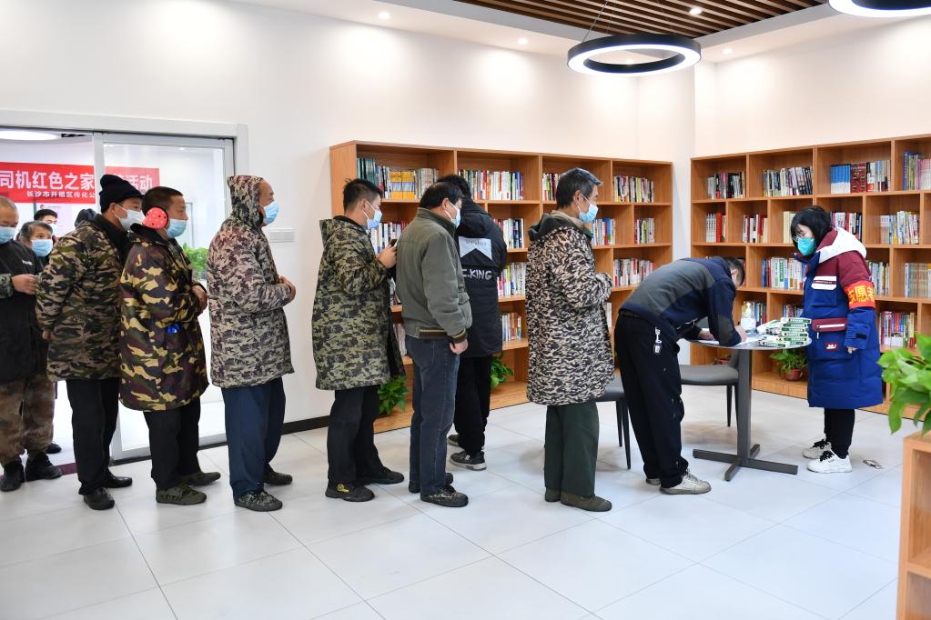 新華全媒+丨長(zhǎng)沙：“共享藥箱”為外賣騎手、快遞員等群體保駕護(hù)航