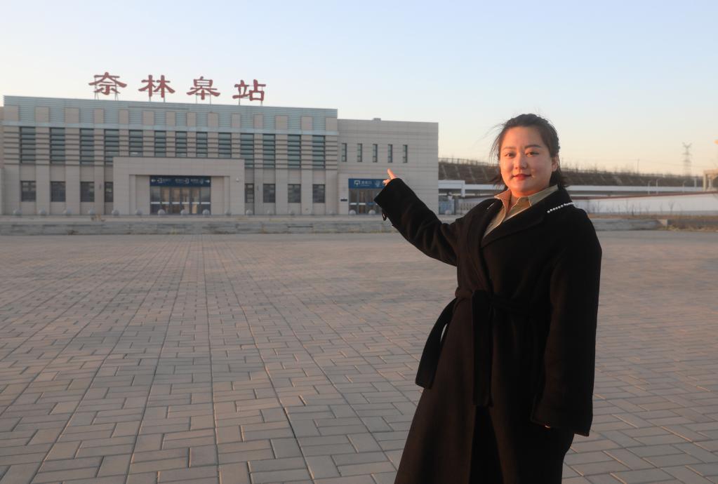 新華全媒+·代表風(fēng)采錄丨王穎：做 “有情懷，會(huì)妙招，富鄉(xiāng)親”新時(shí)代返鄉(xiāng)新農(nóng)人
