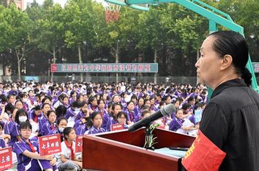 “同學(xué)，你好！”