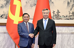 李希同越共中央政治局委員、中央書記處書記、中央檢查委員會主任陳錦繡舉行會談