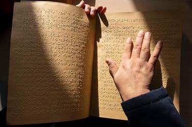 烏拉特前旗圖書館——有愛(ài)閱覽室無(wú)礙“閱讀”