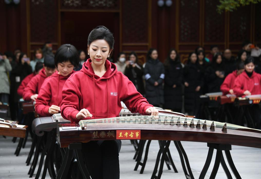 百架“蘭考古箏”亮相中央音樂(lè)學(xué)院