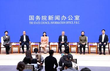國(guó)新辦舉行中國(guó)援外醫(yī)療隊(duì)群體代表中外記者見面會(huì)