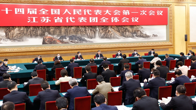 習近平：真正把青少年培養(yǎng)成為擁有“四個自信”的孩子