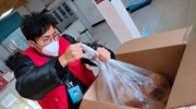 他們因疫情滯留西安，主動當(dāng)起了志愿者