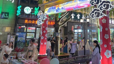 “鬧”中有序、提振消費信心——湖北黃岡東坡夜市見聞