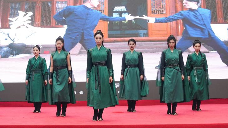 追光丨又颯又美！四川峨眉派“女子功夫團(tuán)”彰顯中華武術(shù)魂