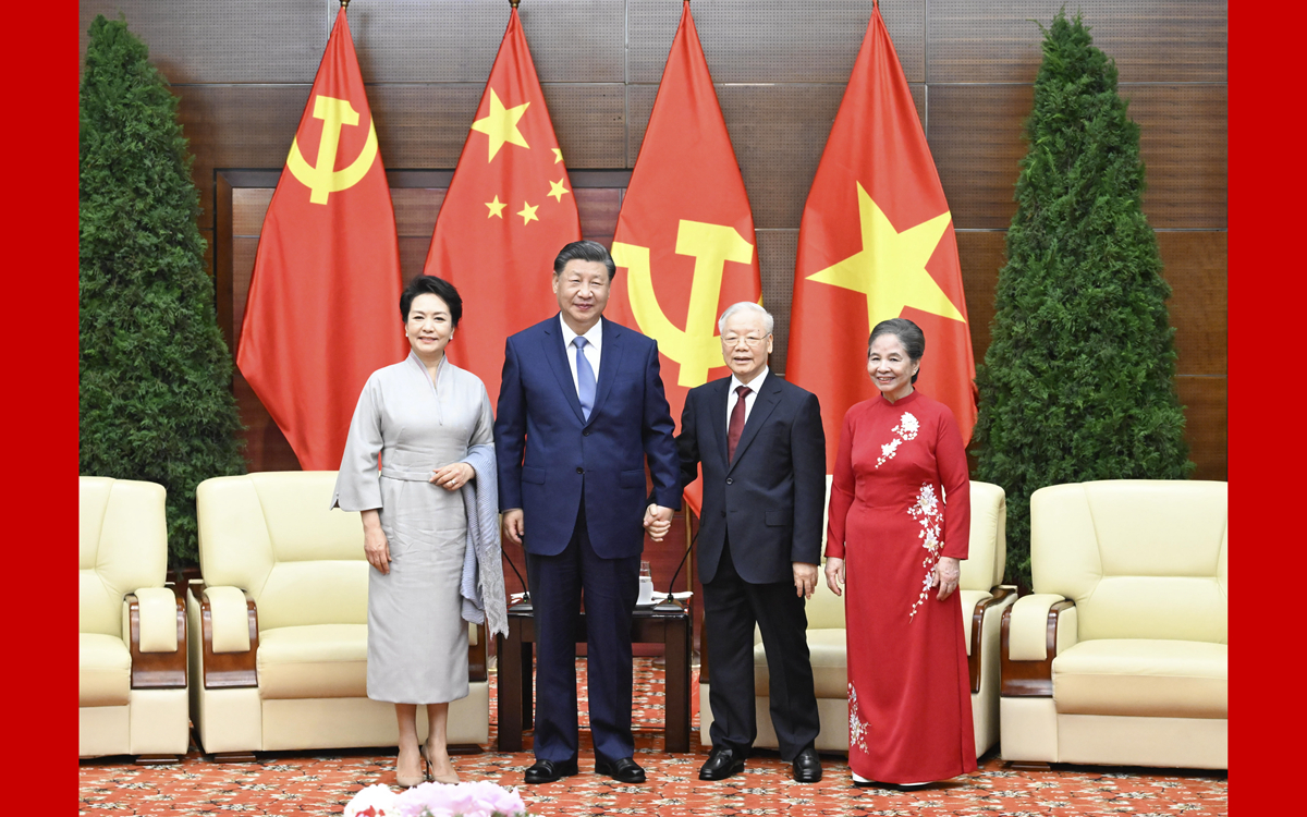 習(xí)近平夫婦同越共中央總書(shū)記阮富仲夫婦話(huà)別